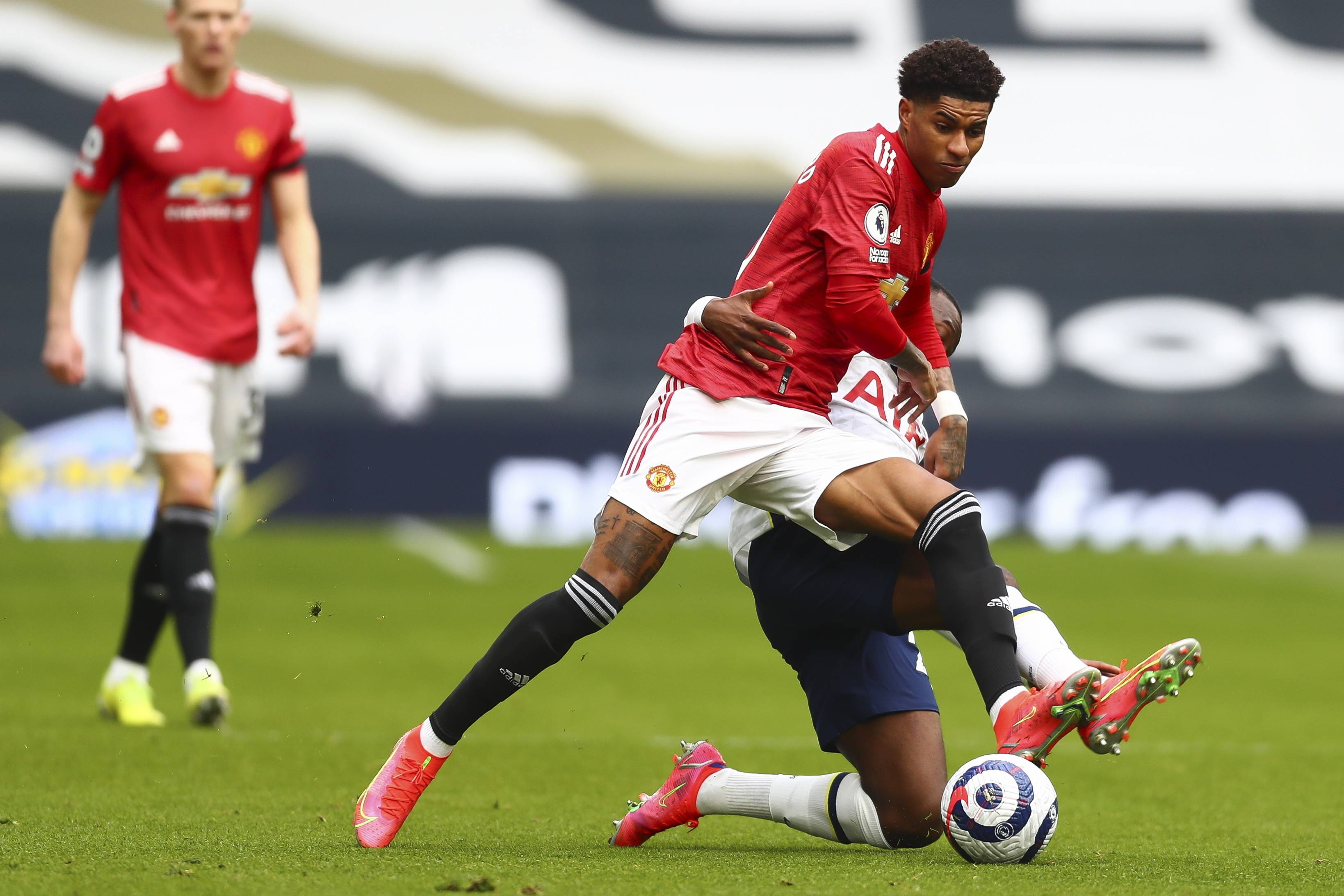 加比亚：欧冠出局后我们有复盘，看似简单的比赛其实也有困难.